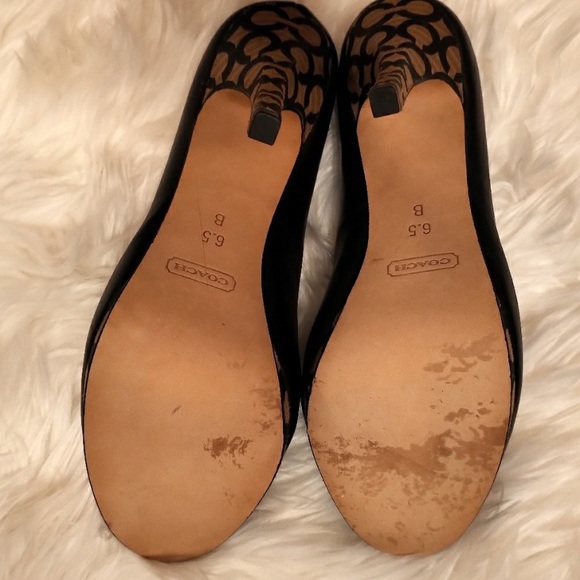 COACH Alexa Nappa Leather Signature Heels! 👠 ❤️ - Picture 6 of 6